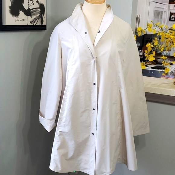 Eileen Fisher wind breaker jacket/coat Light gray, snaps size small Cape Style - Picture 1 of 14